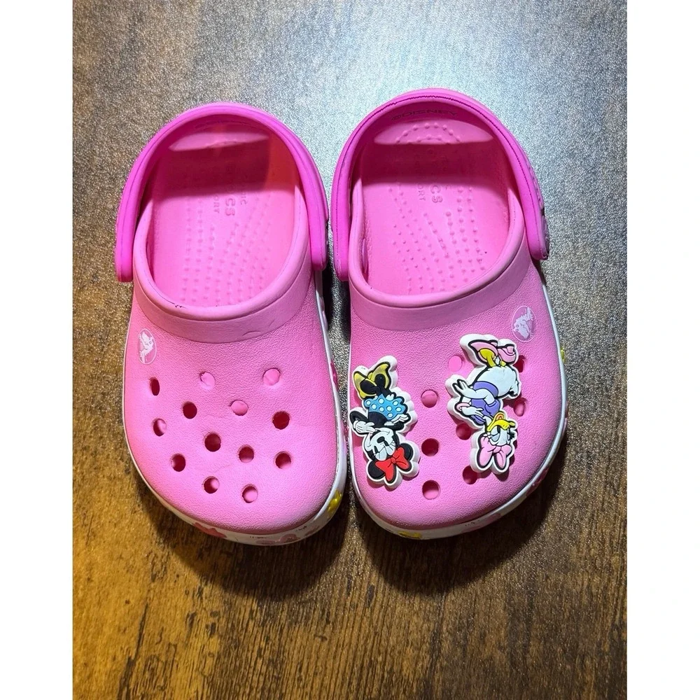 Little girl Disney Minnie Mouse and Daisy Duck light up crocs size 6.